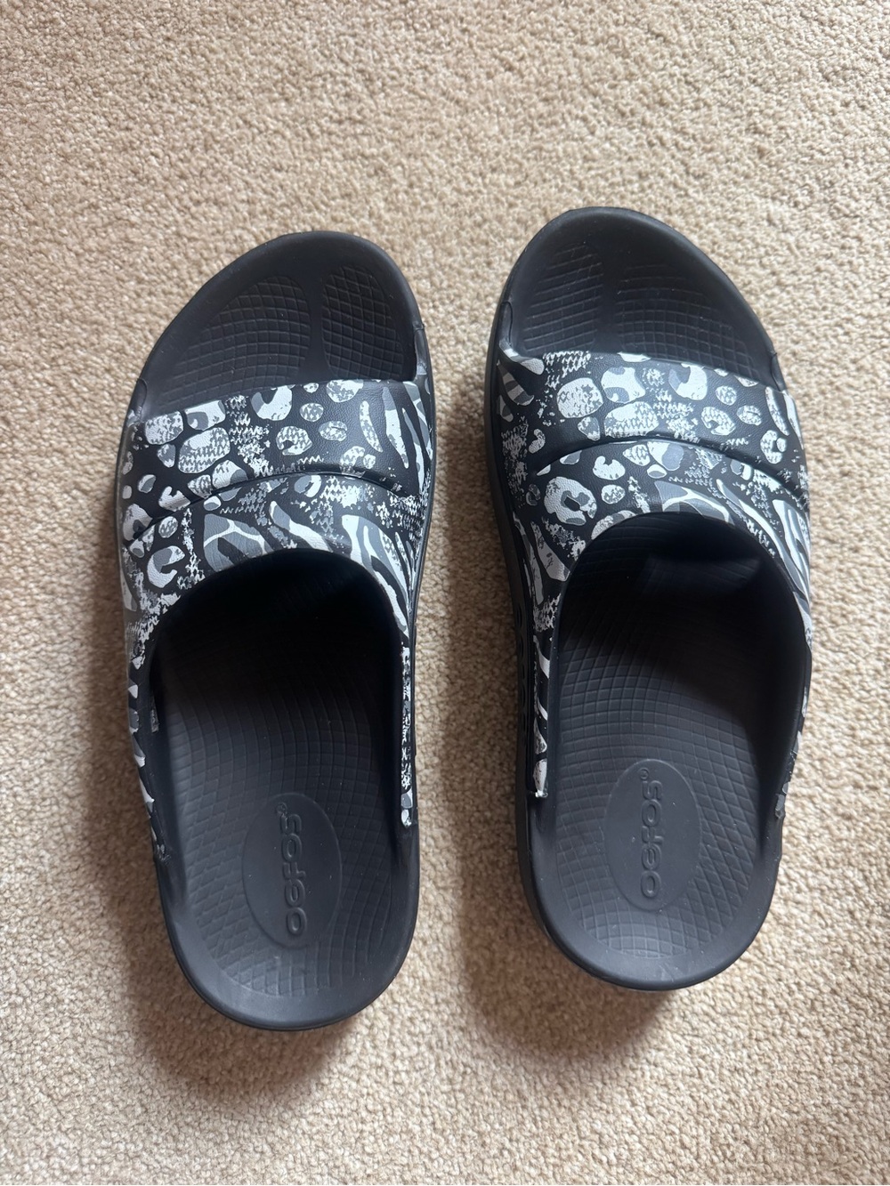 OOFOS Black & White Patterned Slide Sandals